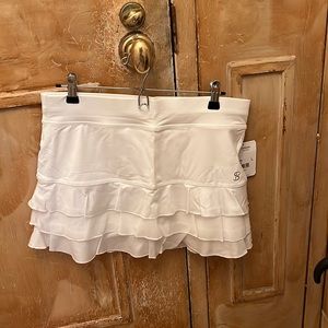BRAND NEW, NEVER WORN White Sofibella tennis skirt size L. NWT